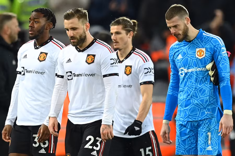 Thủ thành De Gea xin lỗi người hâm mộ sau trận thua Liverpool.