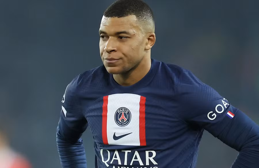 Mbappe chưa chốt tương lai với PSG.