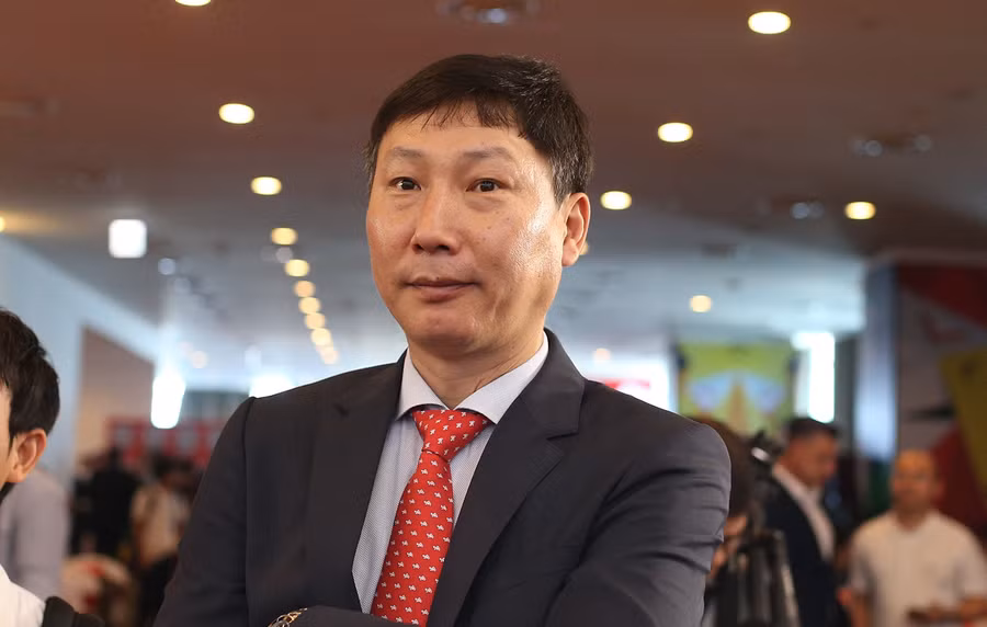 HLV Kim Sang Sik hiện đang có trong tay danh sách phụ cho tuyển Việt Nam.