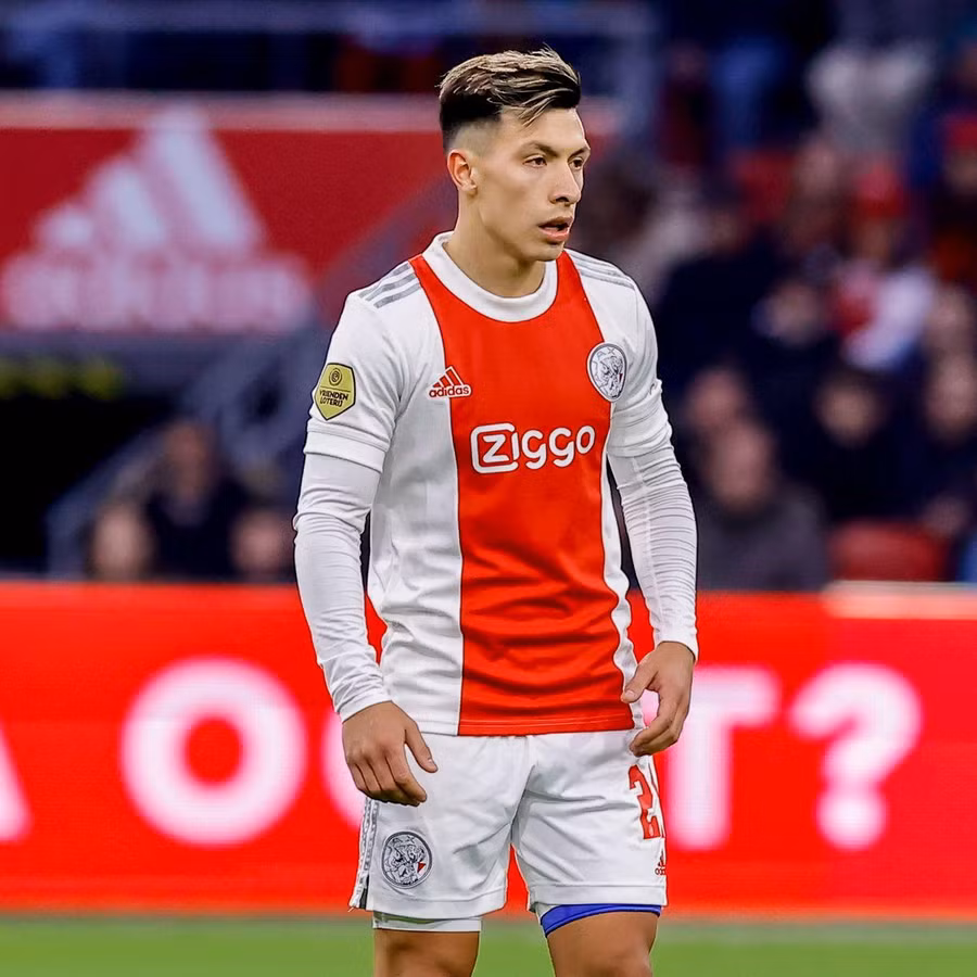 Hậu vệ Lisandro Martinez của Ajax Amsterdam lọt tầm ngắm của MU.