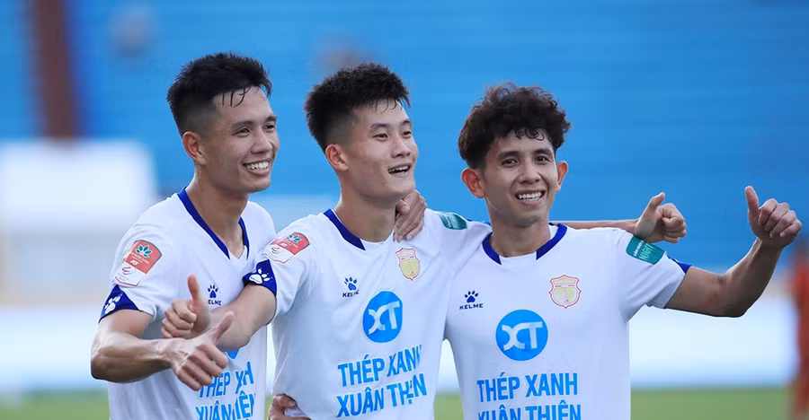 Trận đấu giữa Công an Hà Nội và Thép Xanh Nam Định áp dụng công nghệ VAR.
