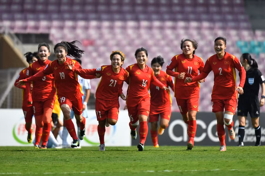 Tuyển nữ Việt Nam tập huấn dài hạn ở nước ngoài chuẩn bị cho World Cup.