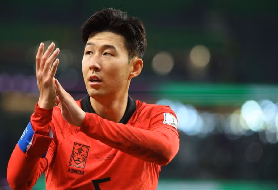 Son Heung-min bất lực trong trận thua Brazil của Hàn Quốc ở vòng 1/8.