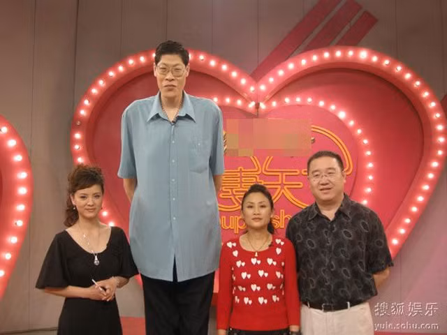 Cuộc sống của người đàn ông "khổng lồ" nhất thế giới ảnh 4