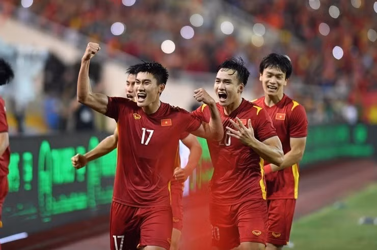 U22 Việt Nam thi đấu trên sân cỏ tự nhiên ở SEA Games 32.