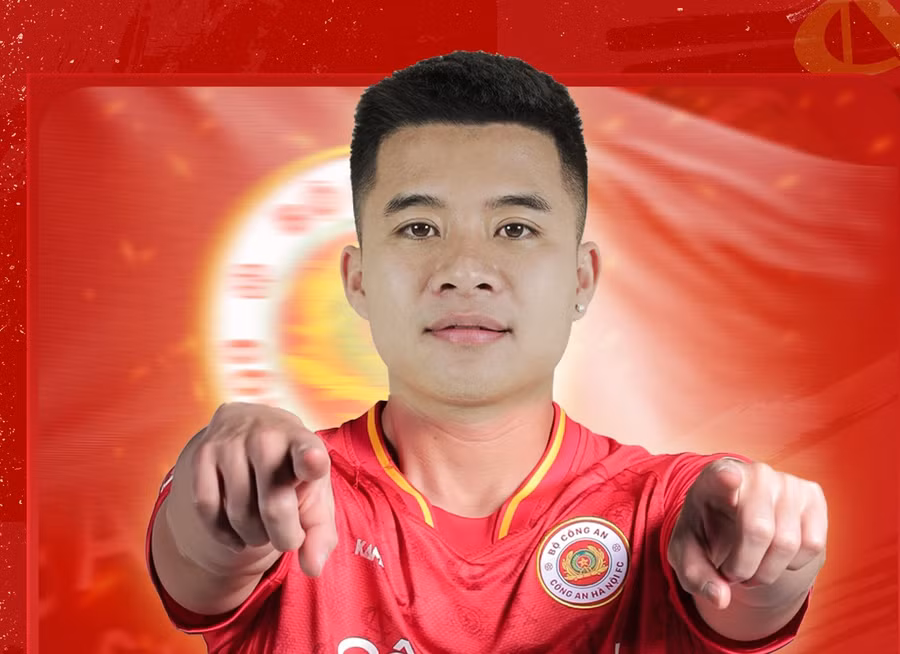 Lê Phạm Thành Long gia nhập Công an Hà Nội.