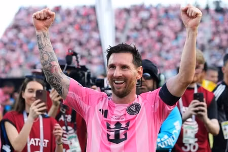 Messi trở lại đường đua Quả bóng Vàng