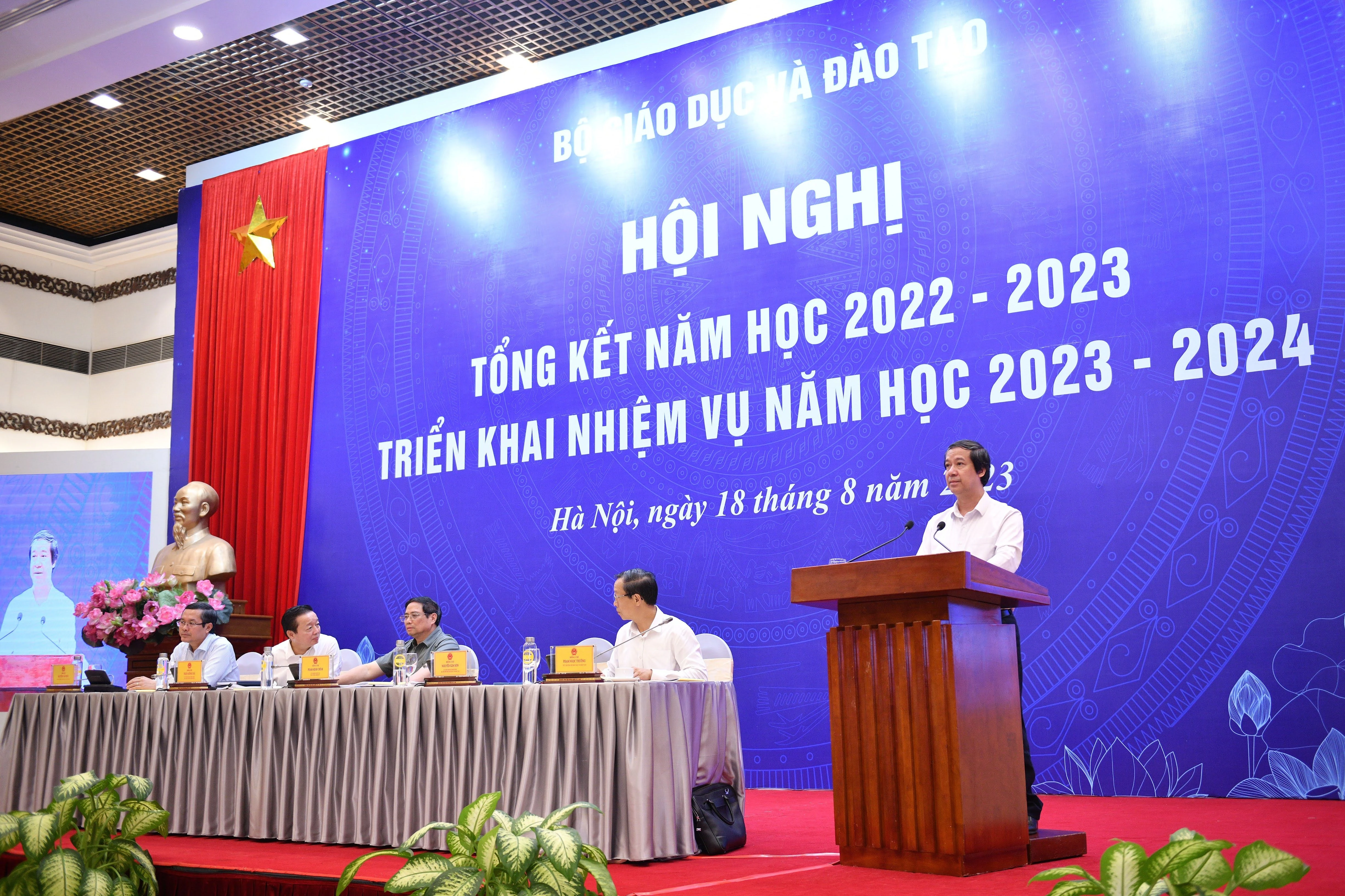 Bộ trưởng Nguyễn Kim Sơn phát biểu tại Hội nghị tổng kết năm học 2022 - 2023, triển khai nhiệm vụ năm học 2023 - 2024. Bộ trưởng Nguyễn Kim Sơn phát biểu tại Hội nghị tổng kết năm học 2022 - 2023, triển khai nhiệm vụ năm học 2023 - 2024.