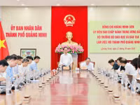 Quang cảnh buổi làm việc.