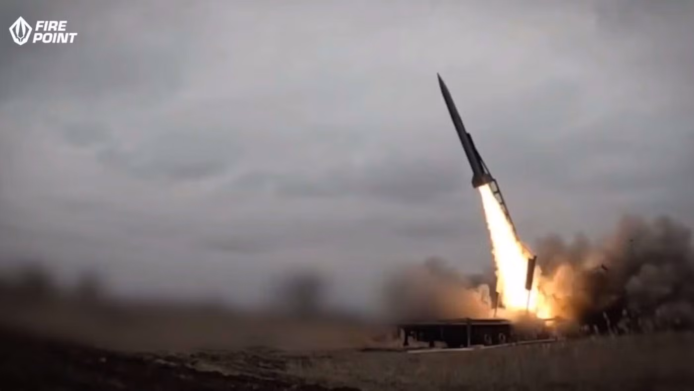 Ukraine lần đầu tiên tấn công Nga bằng tên lửa đạn đạo FP-7
