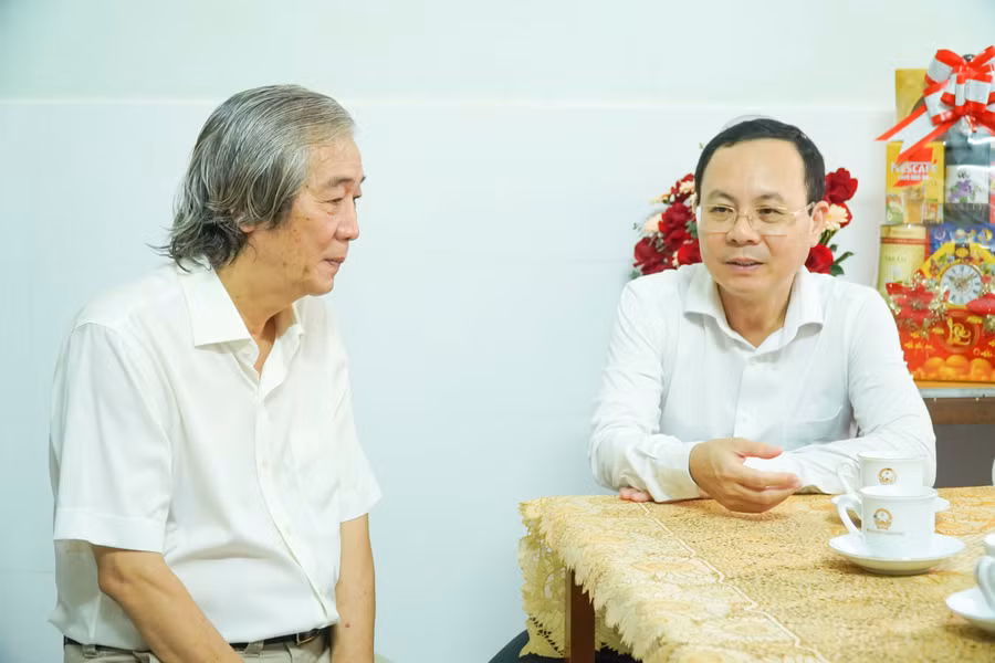can-tho-tham-hoi-cuu-giao-chuc-anh-5.jpg