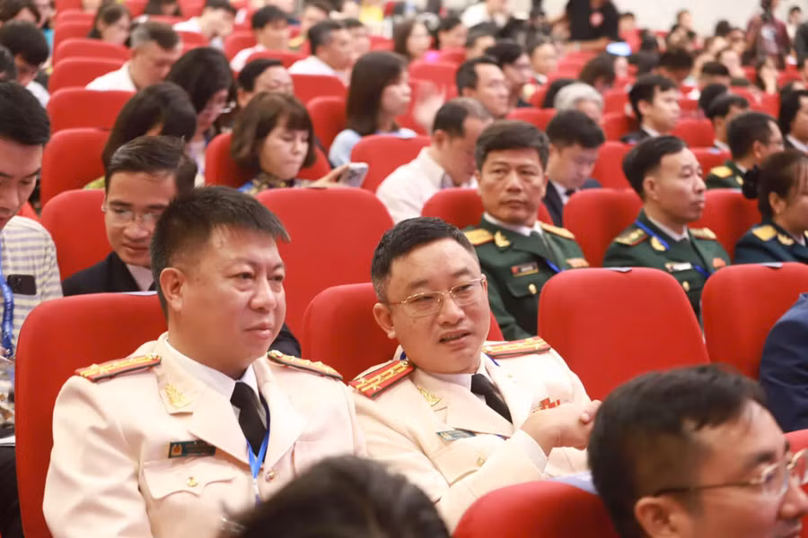 dai-bieu-5.jpg
