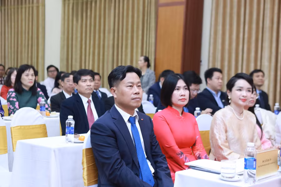 dai-bieu-chieu-12-1.jpg