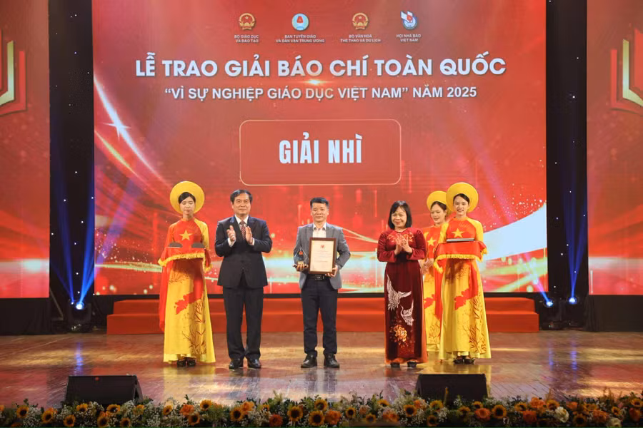 trao-giai-nhi.jpg