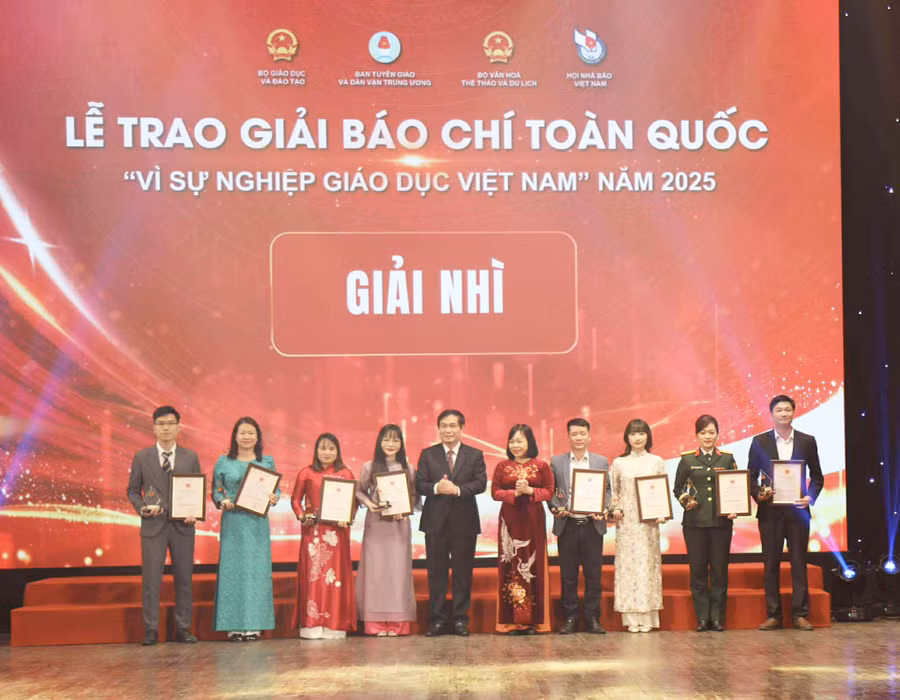 trao-giai-nhi-1.jpg