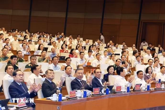 hoi-nghi-toan-quoc-nghien-cuu-hoc-tap-quan-triet-va-trien-khai-mot-so-nghi-quyet-chi-thi-cua-bo-chinh-tri-6-resize.jpg