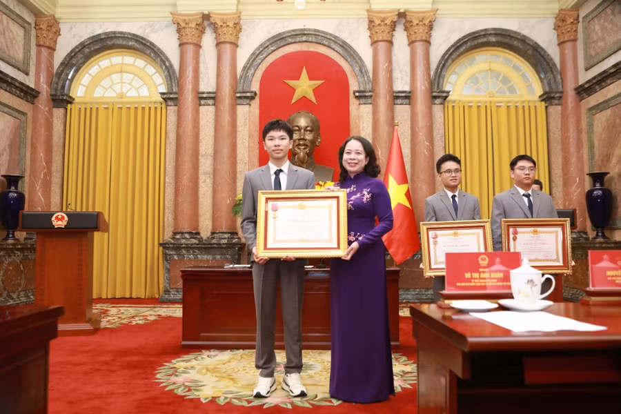 trao-huan-chuong.jpg