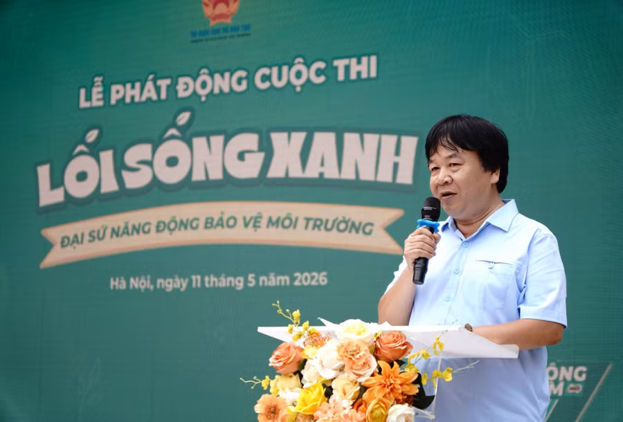 Nhà báo Phan Việt Hùng - Phó Tổng biên tập Báo Thiếu niên Tiền phong và Nhi đồng chia sẻ tại lễ phát động cuộc thi