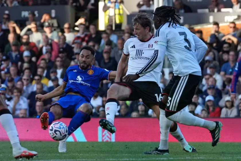 Man Utd tái lập kỷ lục buồn ở Ngoại hạng Anh 