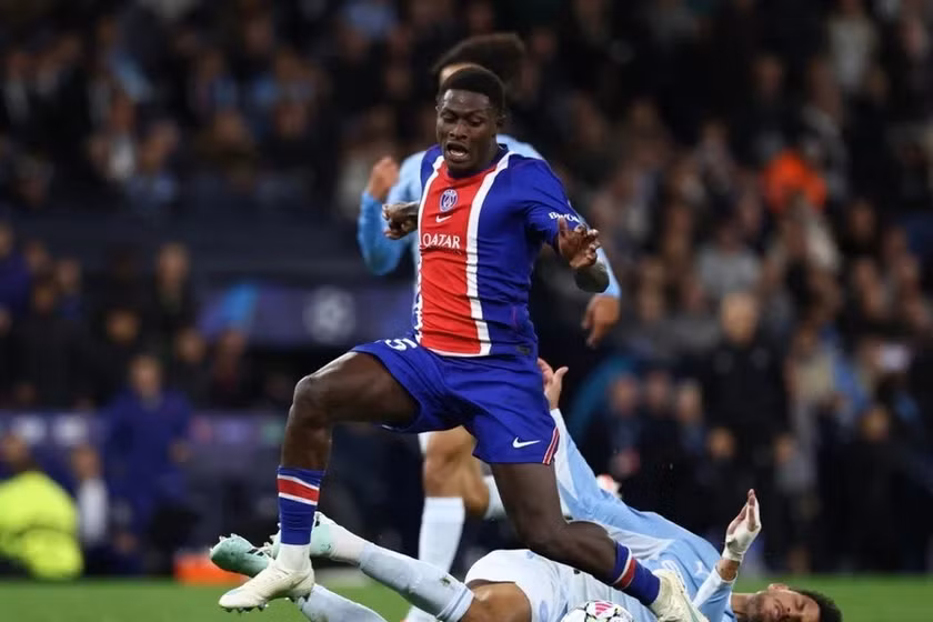 PSG mất chốt chặn quan trọng trước đại chiến Barcelona