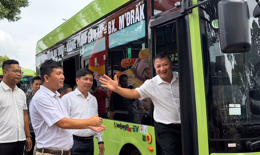 Xe buýt điện số 31 được kỳ vọng góp phần phát triển giao thông công cộng xanh tại Đắk Lắk.