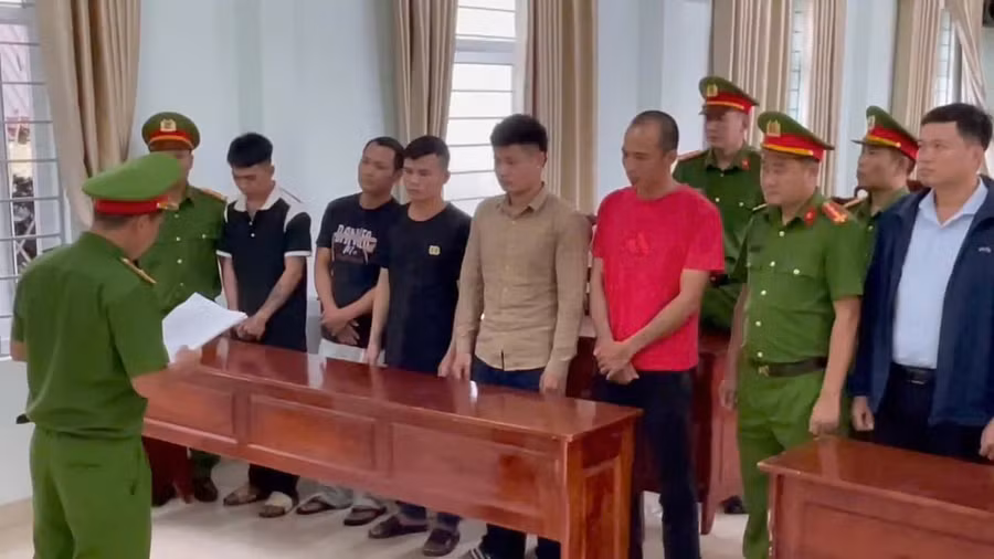 Các đối tượng tại cơ quan công an. (Ảnh: S.Đ)