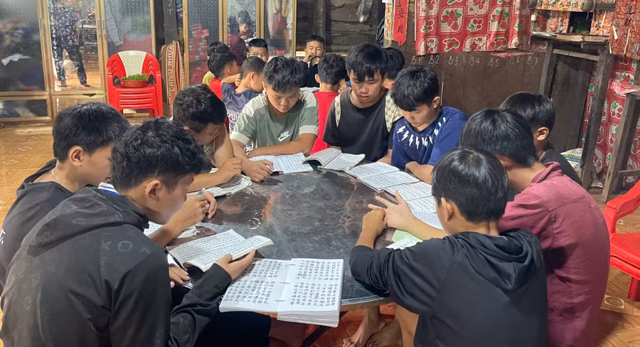Lớp học chữ Nôm Dao tại nhà ông Bàn Phụ Cán.