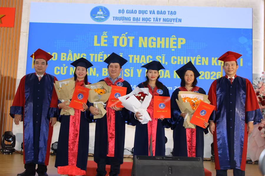 tien-sy.jpg