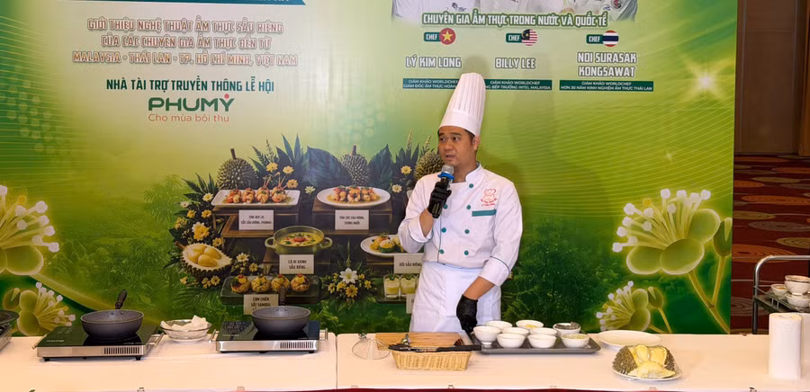 Các đầu bếp giới thiệu nhiều món ăn sáng tạo được chế biến từ sầu riêng Đắk Lắk.