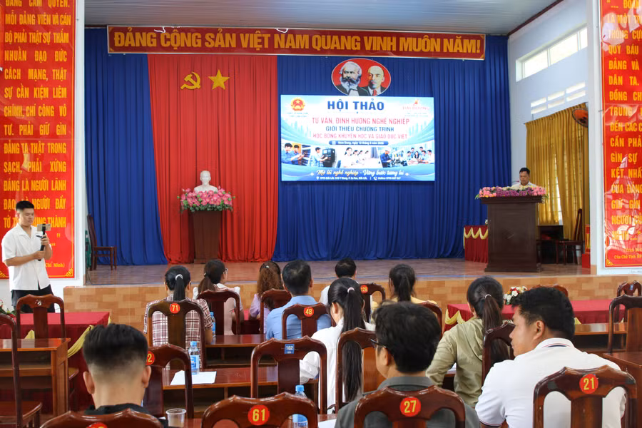 hoi-thao-xa-nam-dong.jpg