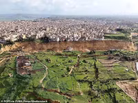 tham-canh-thi-tran-sicily-chenh-venh-ben-vach-da-sau-lo-dat.jpg