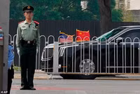 cang-thang-bat-ngo-trong-chuyen-tham-bac-kinh-cua-trump-4.png