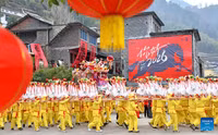 khong-khi-don-tet-nguyen-dan-binh-ngo-ron-rang-khap-5-chau-trung-quoc-3.jpg