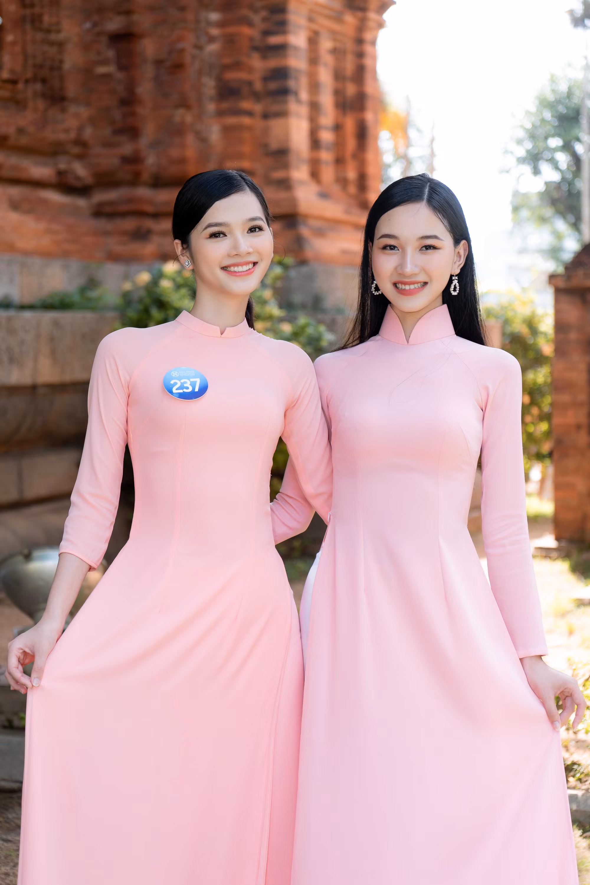 Trước ngày hội ngộ tại Quy Nhơn, các thí sinh đã cùng nhau thực hiện các dự án ý nghĩa khi tham gia vào phần thi Người đẹp nhân ái. Với các dự án hiến tóc cho bệnh nhân ung thư, mở phiên chợ 0 đồng giúp đỡ bà con nghèo và những hoạt động sẻ chia đầy yêu thương, các thí sinh đã tiếp thêm sức mạnh cho những hoàn cảnh khó khăn và lan tỏa những điều tử tế trong cuộc sống. Trước ngày hội ngộ tại Quy Nhơn, các thí sinh đã cùng nhau thực hiện các dự án ý nghĩa khi tham gia vào phần thi Người đẹp nhân ái. Với các dự án hiến tóc cho bệnh nhân ung thư, mở phiên chợ 0 đồng giúp đỡ bà con nghèo và những hoạt động sẻ chia đầy yêu thương, các thí sinh đã tiếp thêm sức mạnh cho những hoàn cảnh khó khăn và lan tỏa những điều tử tế trong cuộc sống.