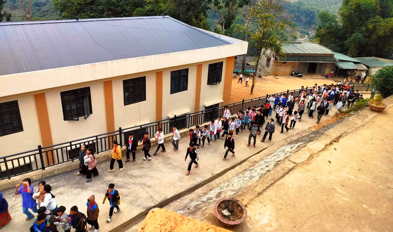 Học sinh Trường PTDTBT - THCS Trung Lý (Mường Lát, Thanh Hóa) trở lại trường học. Ảnh:DT