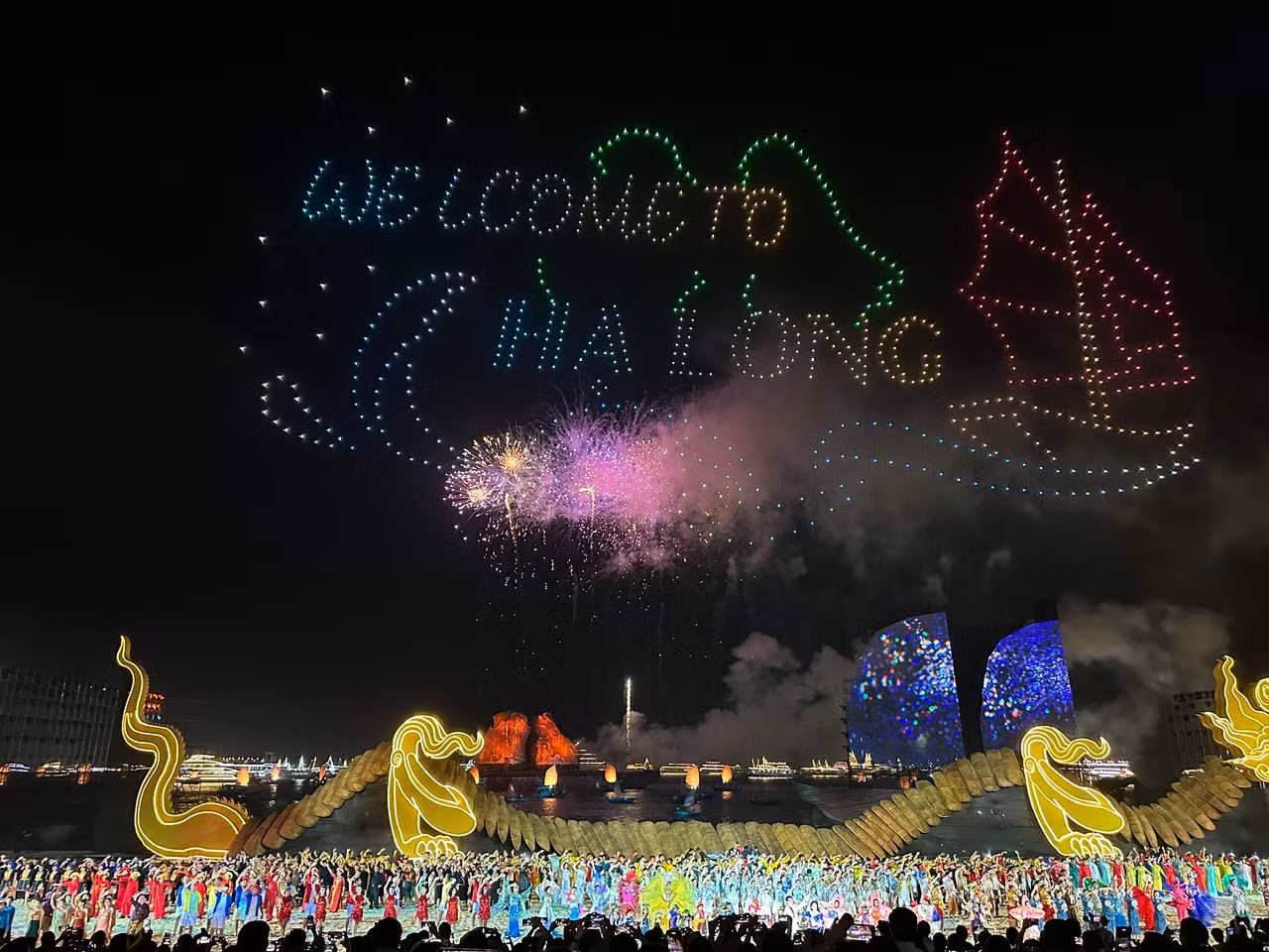 Màn trình diễn Drone light là màn cuối cùng khép lại chương trình nghệ thuật đặc sắc của Carnaval Hạ Long 2024.