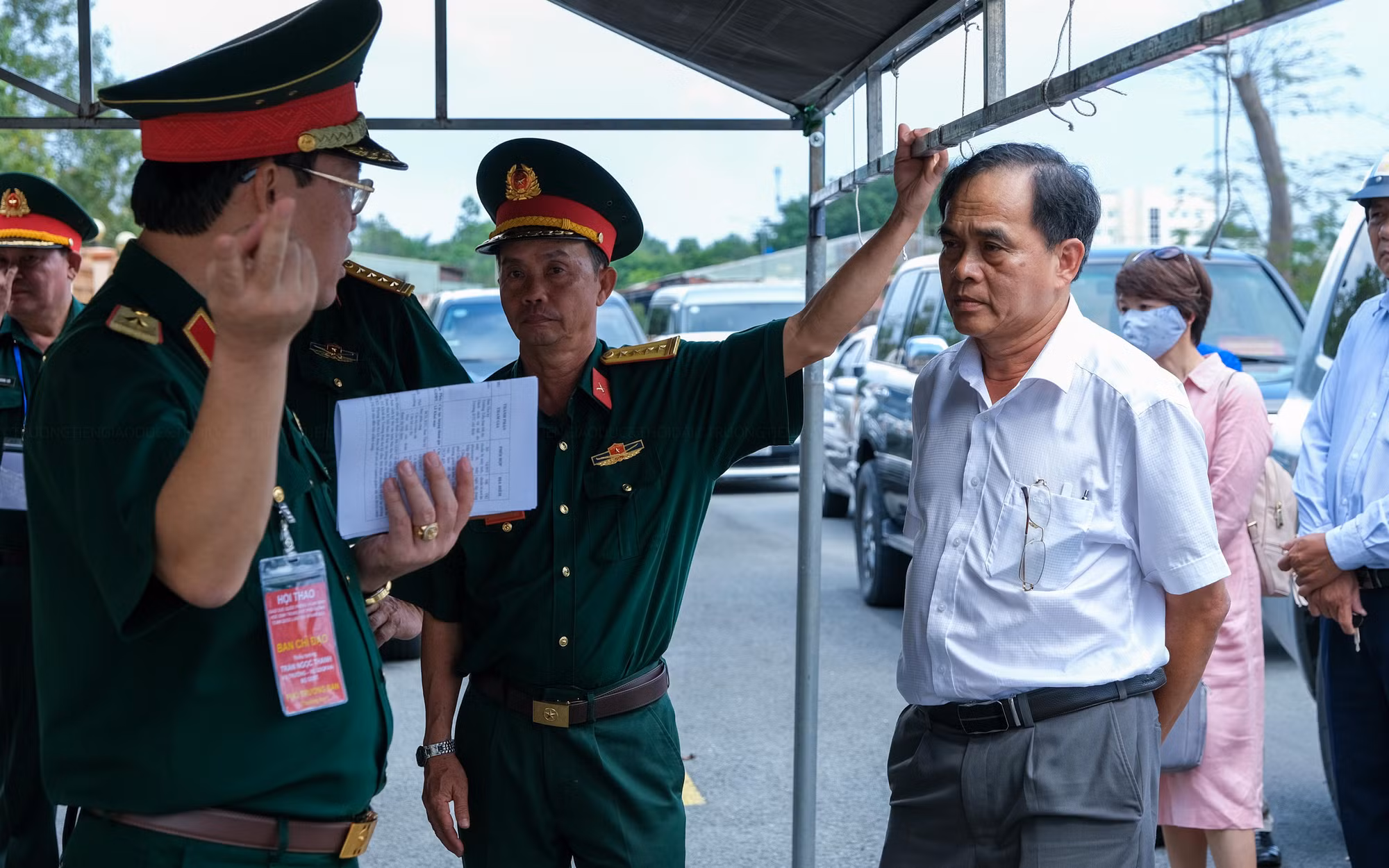 Ngoài ra, Vụ trưởng cũng lưu ý việc bố trí nhân viên y tế, bố trí lực lượng y bác sĩ cố định và cơ động, xe cứu thương sẵn sàng hỗ trợ các vận động viên tham gia khi cần. Ngoài ra, Vụ trưởng cũng lưu ý việc bố trí nhân viên y tế, bố trí lực lượng y bác sĩ cố định và cơ động, xe cứu thương sẵn sàng hỗ trợ các vận động viên tham gia khi cần.