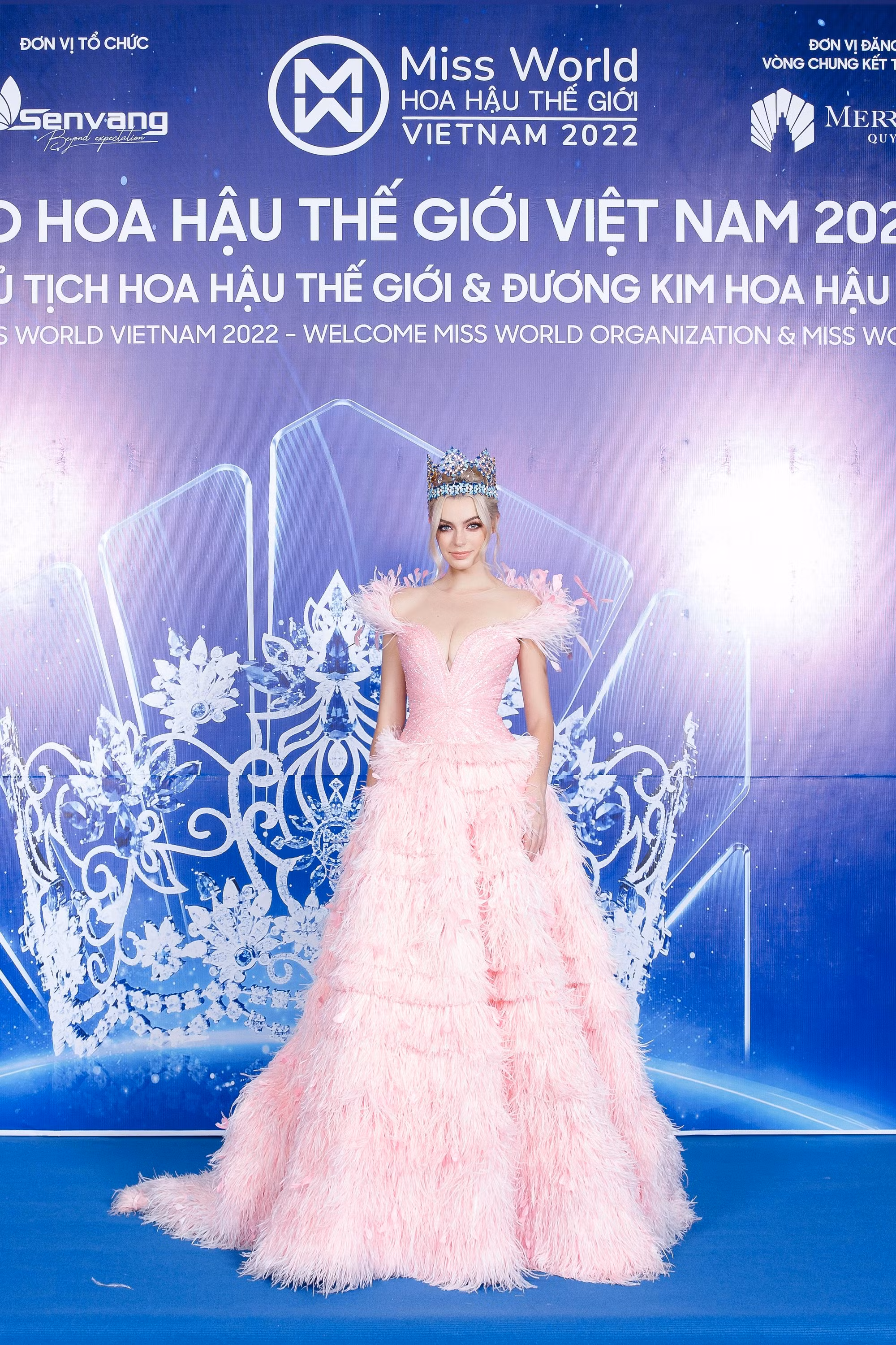 Đương kim Hoa hậu Thế giới Karolina Bielawska.