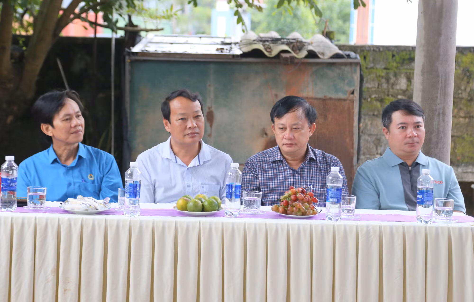 Đại diện LĐLĐ TP Đồng Hới, Phòng GD TP Đồng Hới và chính quyền địa phương tham dự.