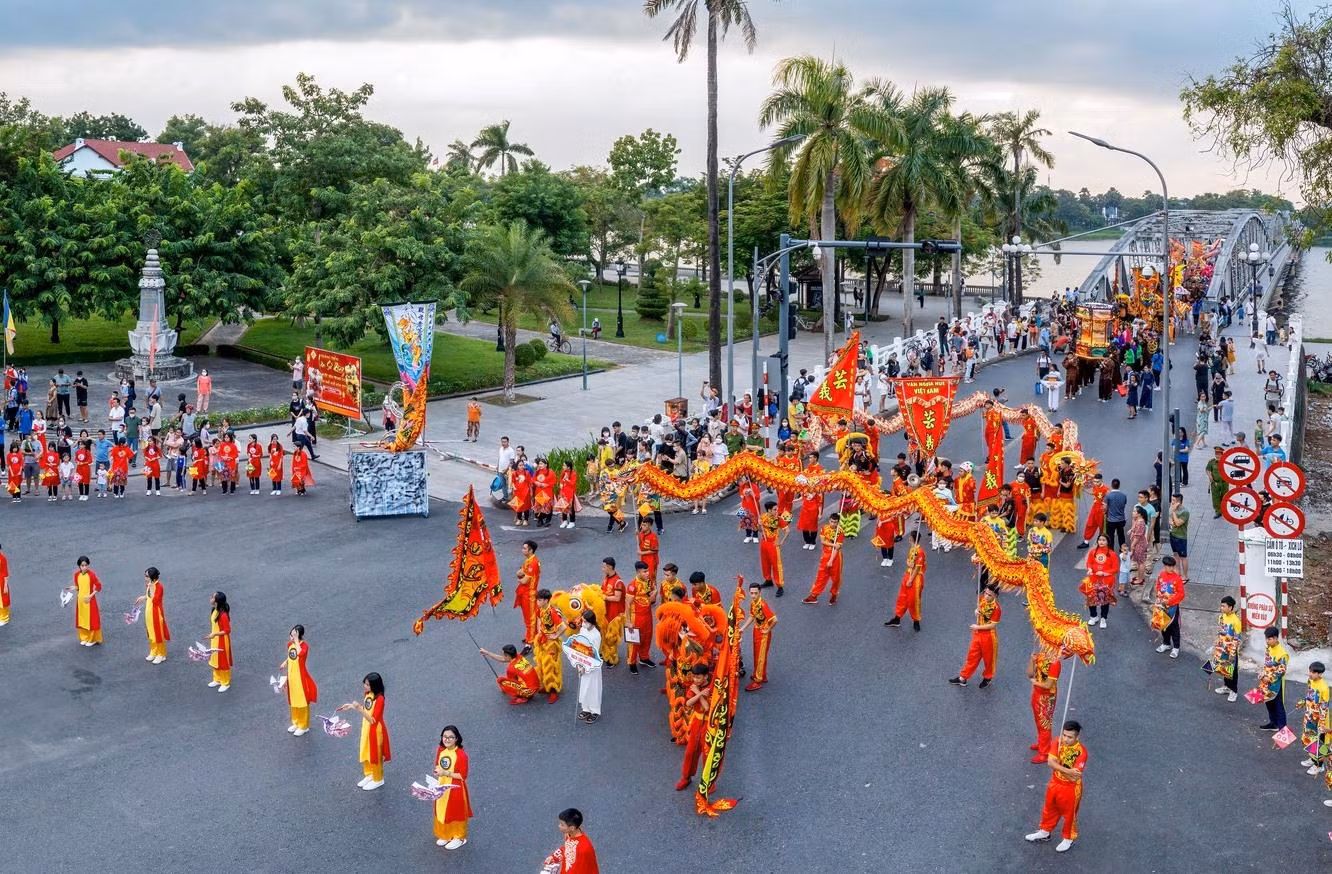 Hoạt động quảng diễn Sư Lân Rồng mùa Trung thu lần đầu tiên diễn ra tại TP Huế.