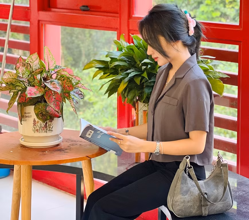 Nhiều sinh viên Trường Đại học Luật, Đại học Huế chọn đến Thư viện học tập, đọc sách hay thư giãn như một nếp "văn hóa" đặc thù.