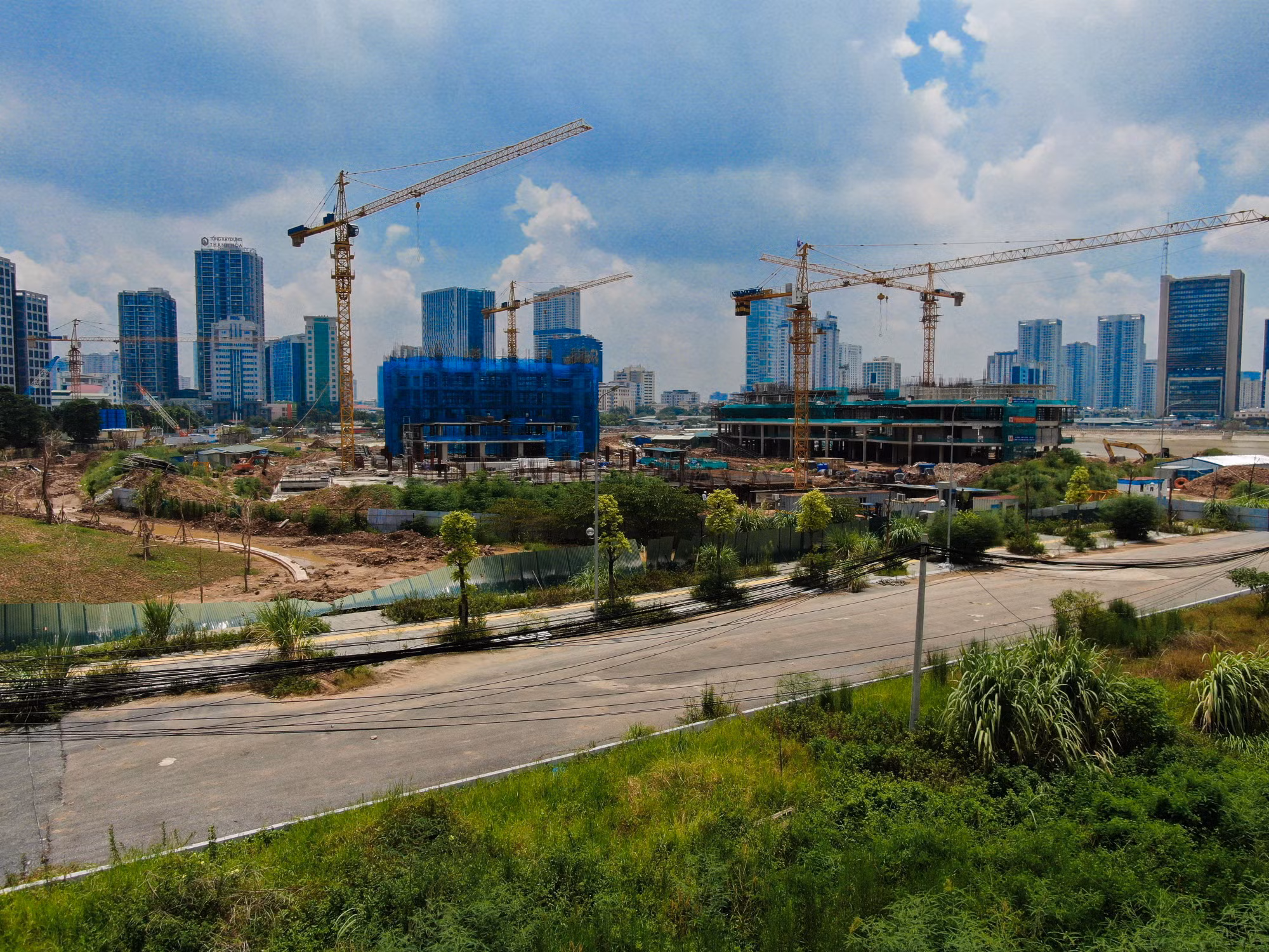 Dự án khởi công từ tháng 11/2021 và được xây dựng với diện tích hơn 10.000m2 trên tổng số 40.000m2 của cả khu đất.
