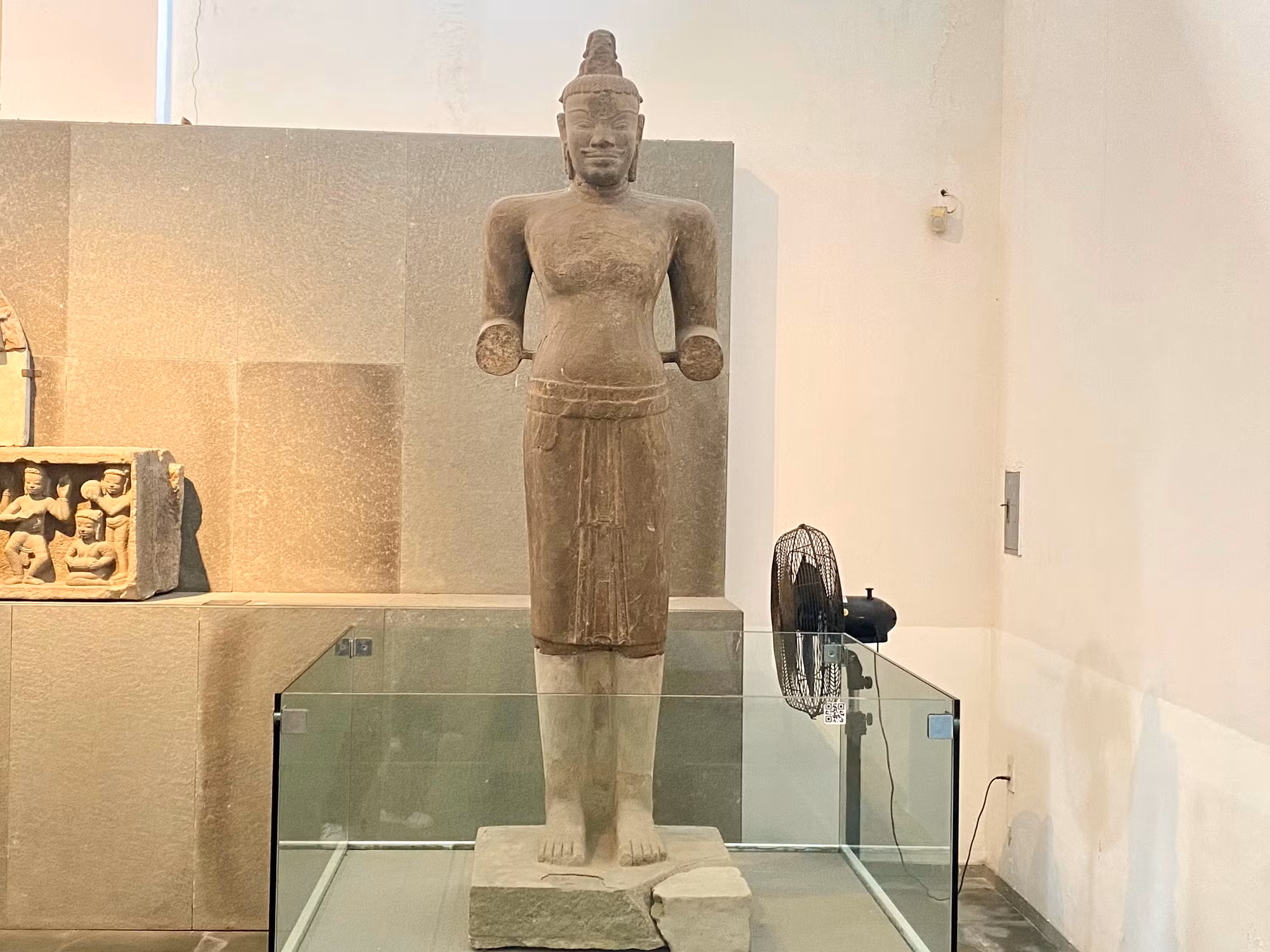 Tượng thần Shiva Mỹ Sơn C1, tác phẩm điêu khắc sa thạch, một hiện vật quý giá từ tháp Mỹ Sơn C1 (Quảng Nam), được đánh giá niên đại từ thế kỷ thứ VIII được tìm thấy vào năm 1903.