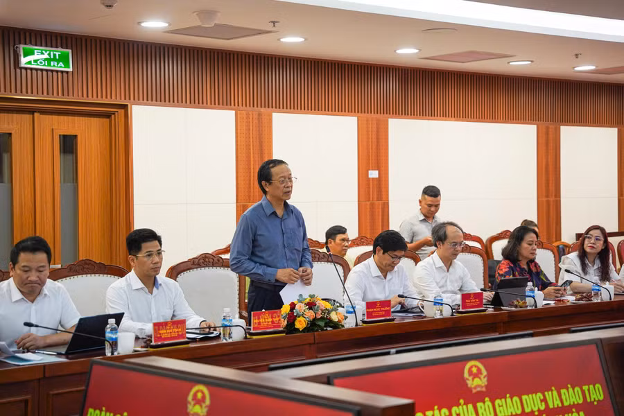 Thứ trưởng Thường trực Bộ GD&ĐT Phạm Ngọc Thưởng làm việc với UBND tỉnh Khánh Hòa. (ảnh: Hà Trang)