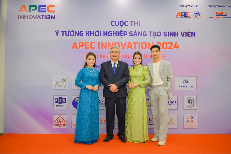 hoang-ly.jpg