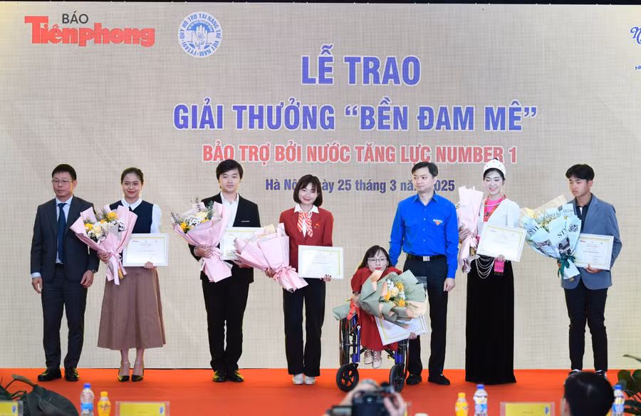 Các gương mặt trẻ tiêu biểu có mặt tại lễ trao giải.