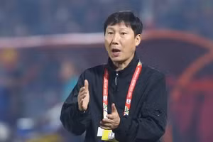 HLV Kim Sang Sik có nhiều ngôi sao chất lượng đấu Man United.