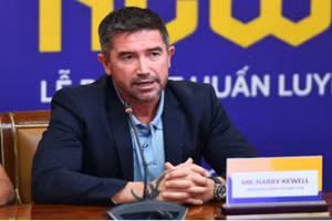 HLV Harry Kewell thất vọng với trận thua Ninh Bình FC. 