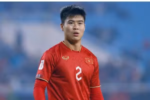 Duy Mạnh tự hào khi lọt đội hình ngôi sao Đông Nam Á đối đầu Man United.