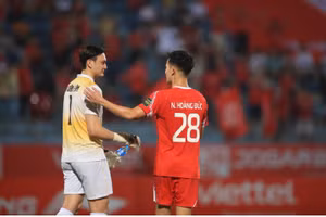Đặng Văn Lâm, Hoàng Đức quyết tâm giúp Ninh Bình FC thăng hạng.